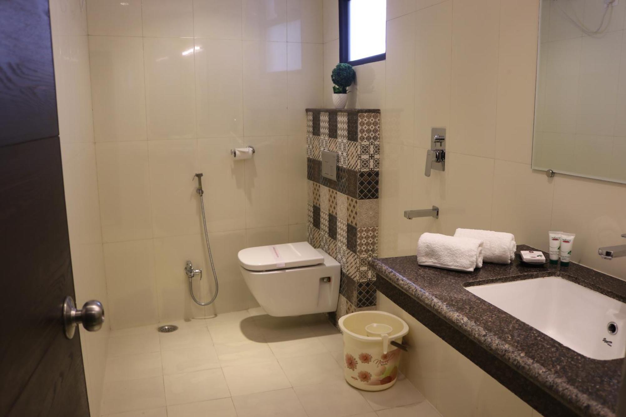 Hotel Solitaire Chinhat المظهر الخارجي الصورة